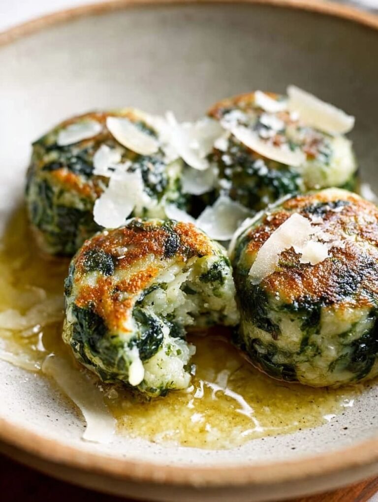 Südtiroler Spinatknödel mit goldbrauner Kruste